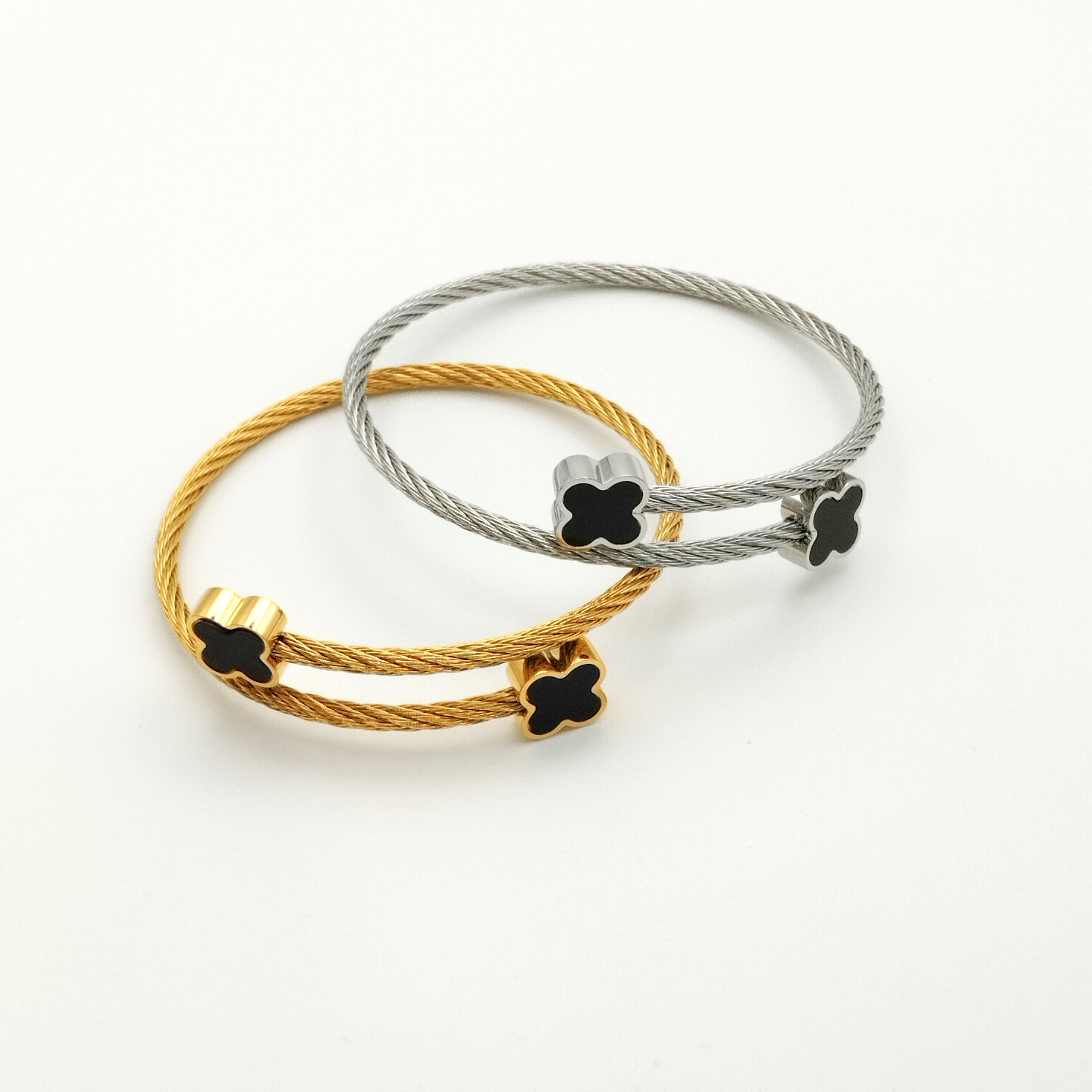 Χειροπέδα με πλεξούδα και σταυρό