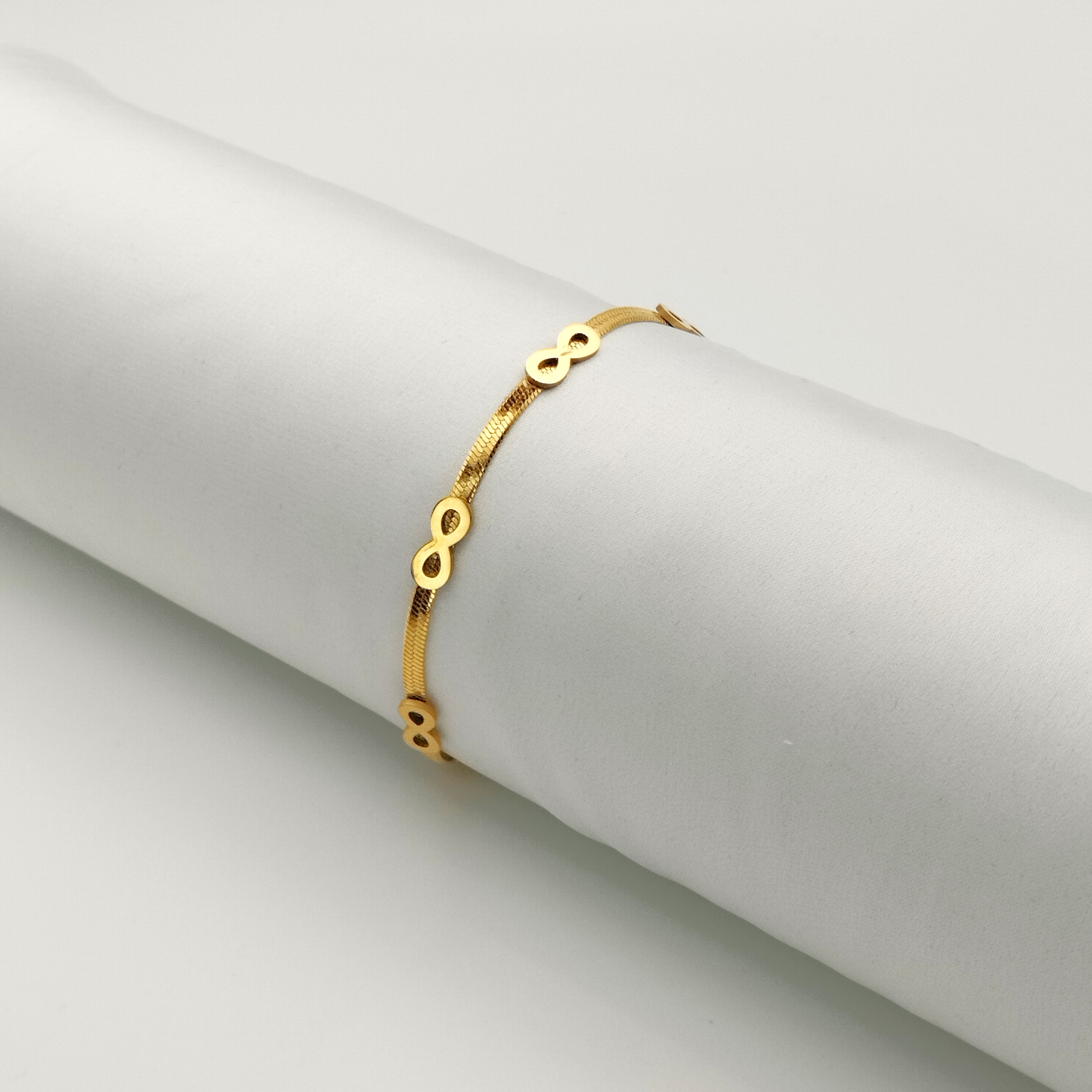 Πλακέ αλυσίδα με το άπειρο