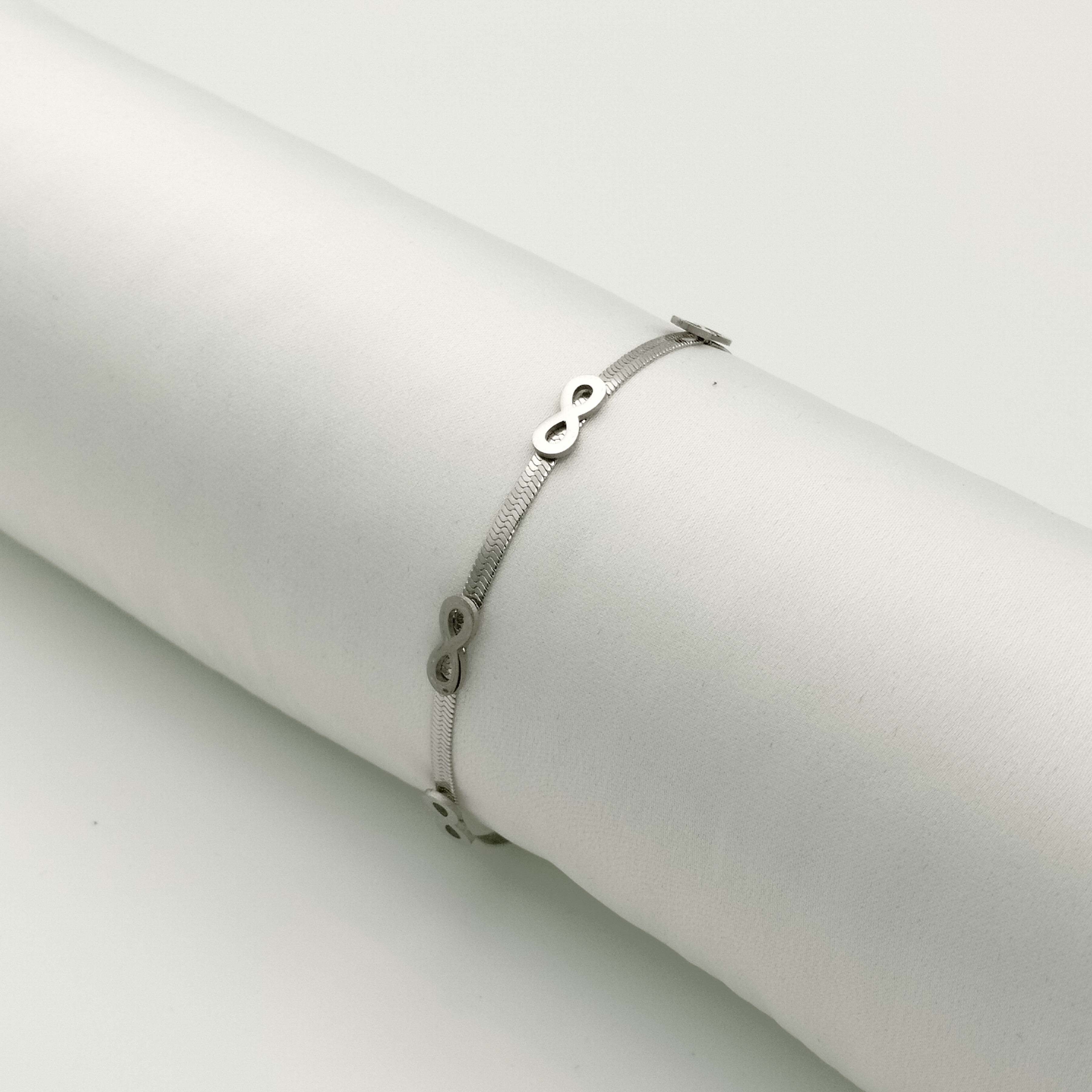 Πλακέ αλυσίδα με το άπειρο