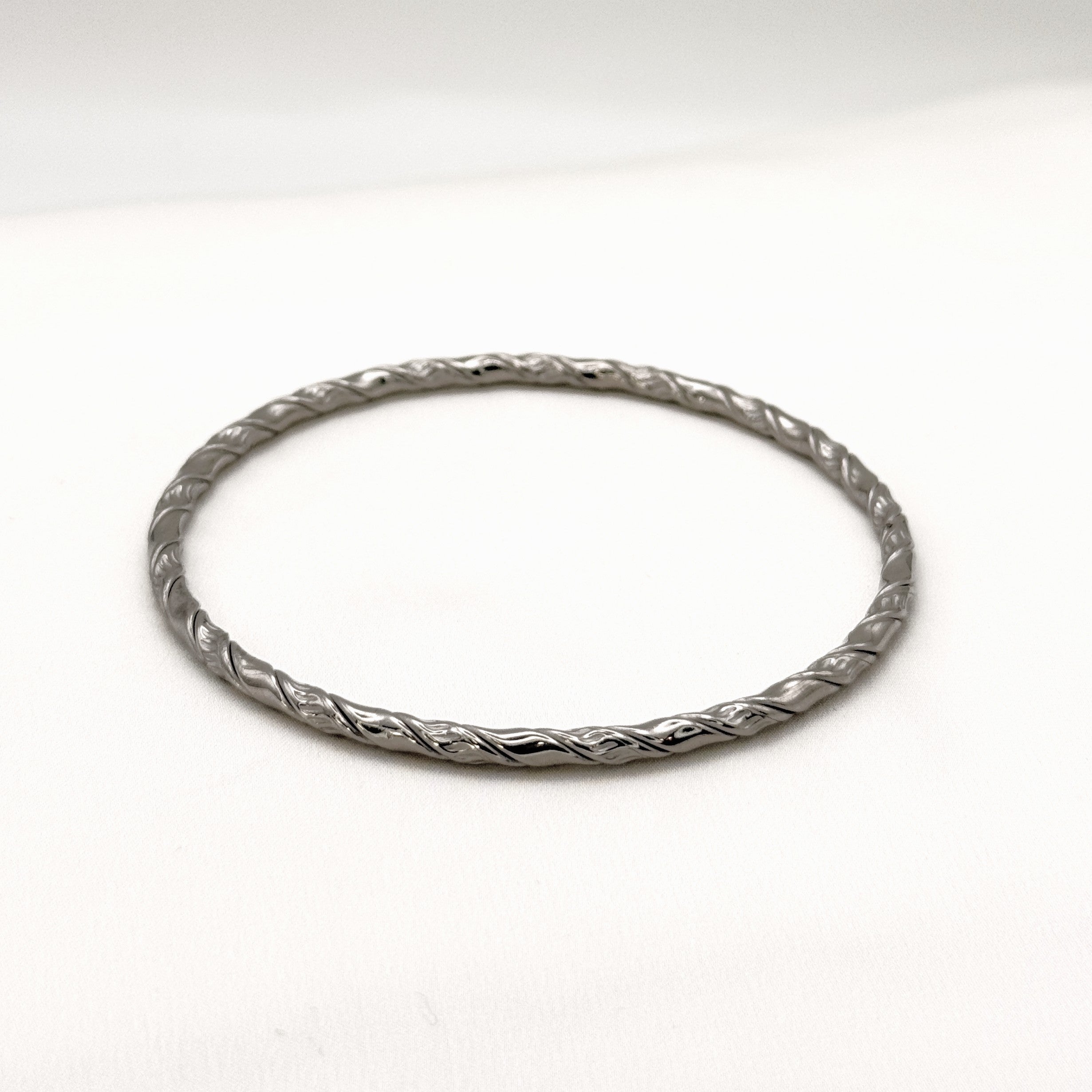 Minimal Bangle Με Κυματιστό Σχέδιο