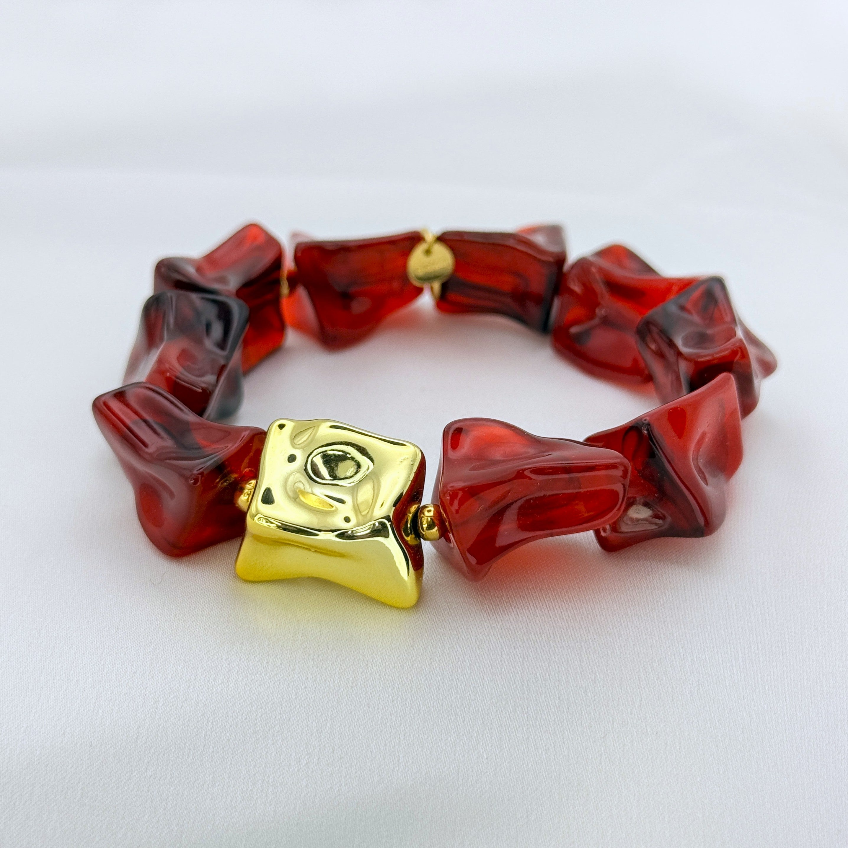 Ελαστικό Βραχιόλι Με Tortoise Resin Στοιχεία Και Κεντρικό Χρυσό Μοτίβο