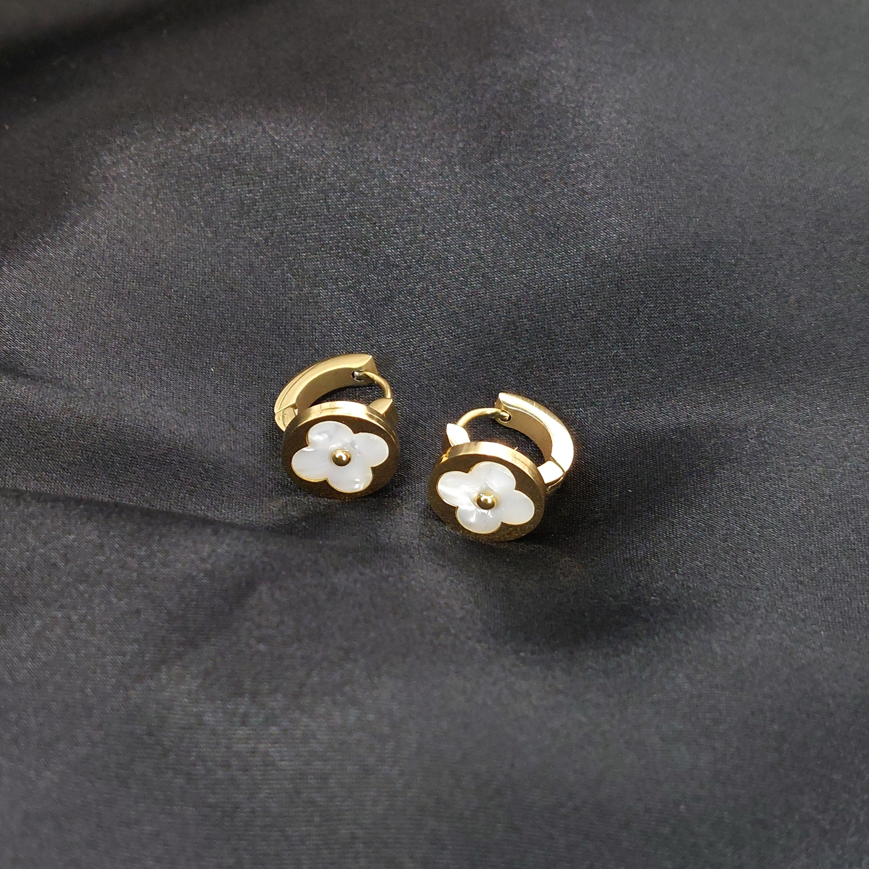 Σκουλαρίκια με λουλουδάκι