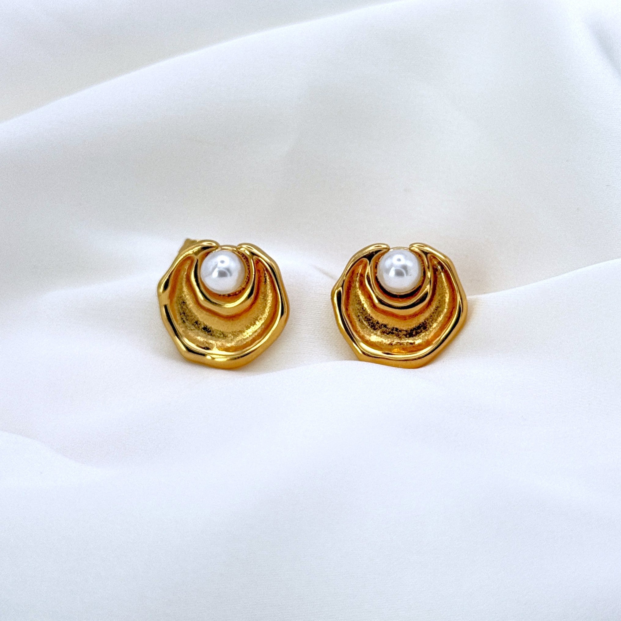 Σκουλαρίκια Ατσάλινα Κυματιστό Με Πέρλα