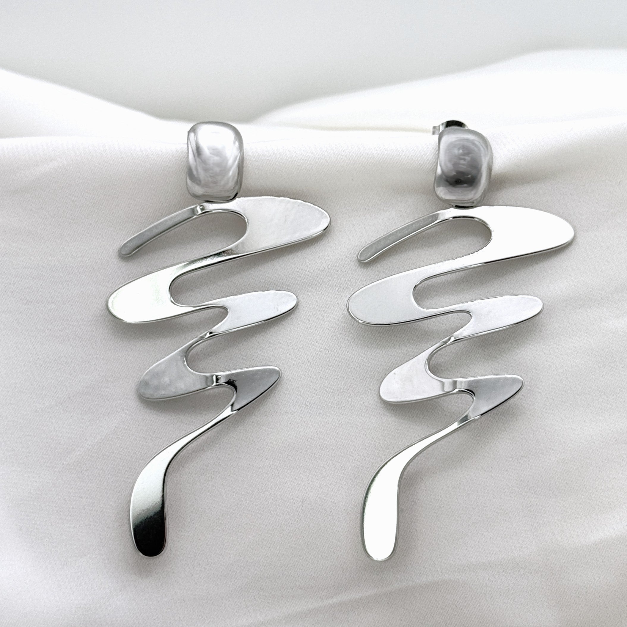 Σκουλαρίκια Ατσάλινα Statement Με Αφηρημένες Γραμμές