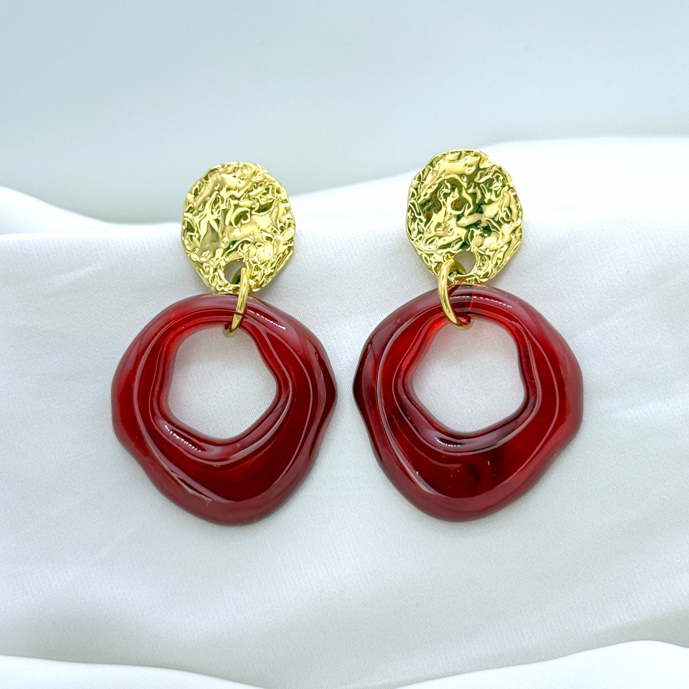 Σκουλαρίκια Ατσάλινα Κρεμαστά Κόκκινη Ρητίνη Με Σφυρήλατο Στοιχείο