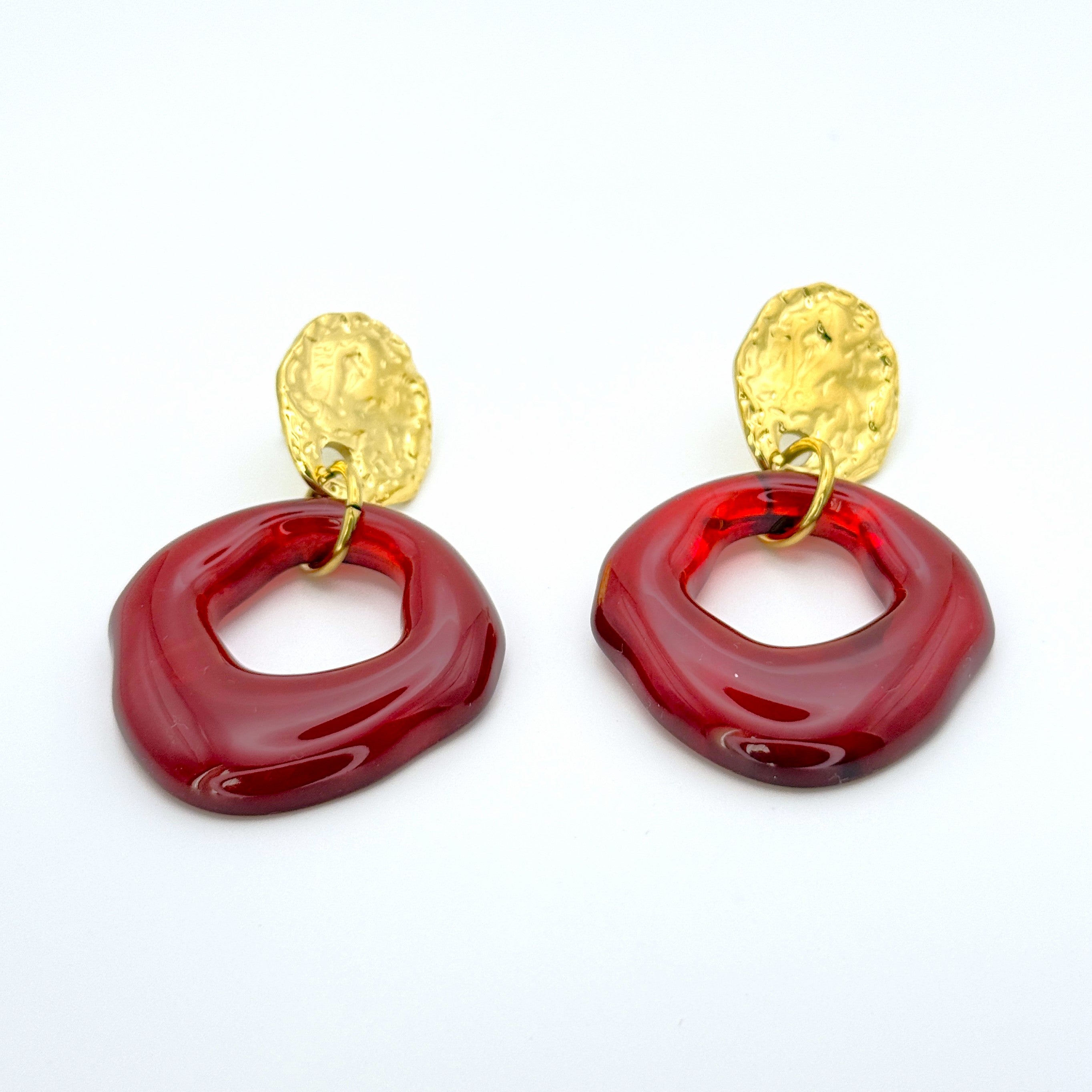 Σκουλαρίκια Ατσάλινα Κρεμαστά Κόκκινη Ρητίνη Με Σφυρήλατο Στοιχείο