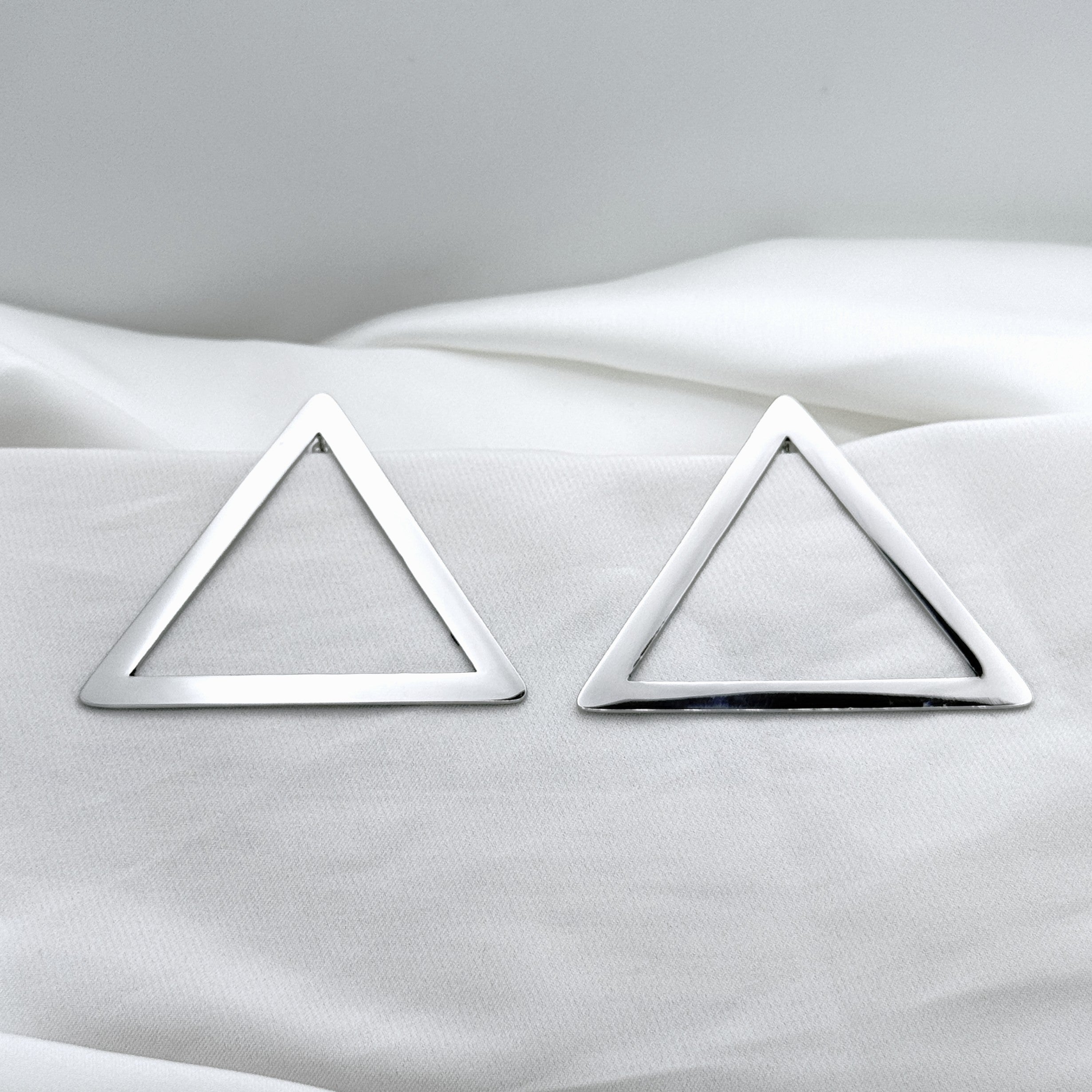 Σκουλαρίκια Ατσάλινα Γεωμετρικό Τρίγωνο (Minimal)
