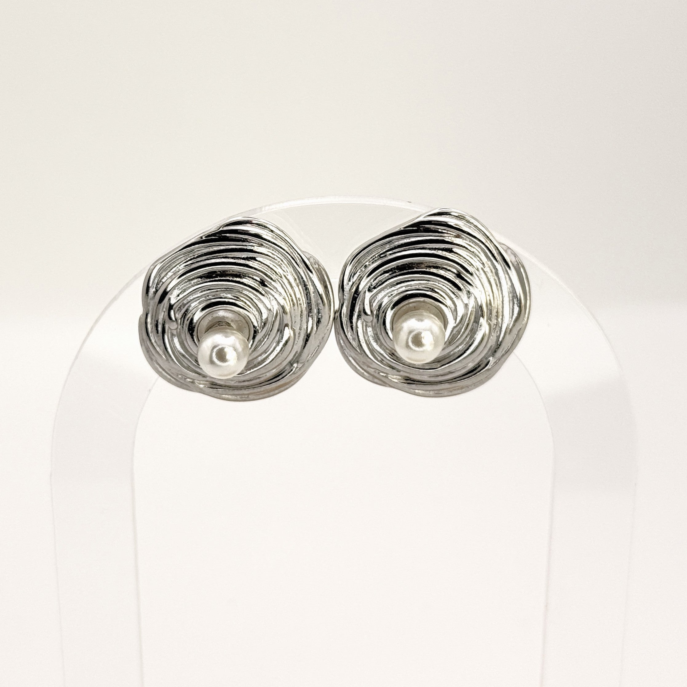 Minimal Σκουλαρίκια Με Ανάγλυφη Υφή Και Πέρλα