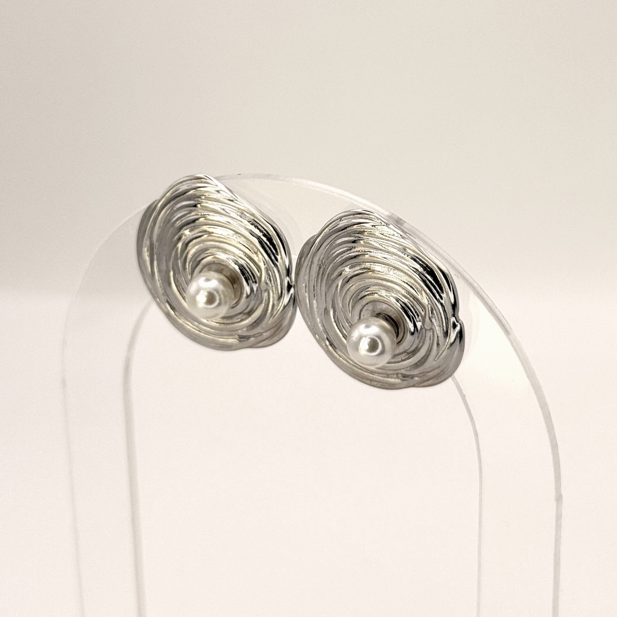 Minimal Σκουλαρίκια Με Ανάγλυφη Υφή Και Πέρλα