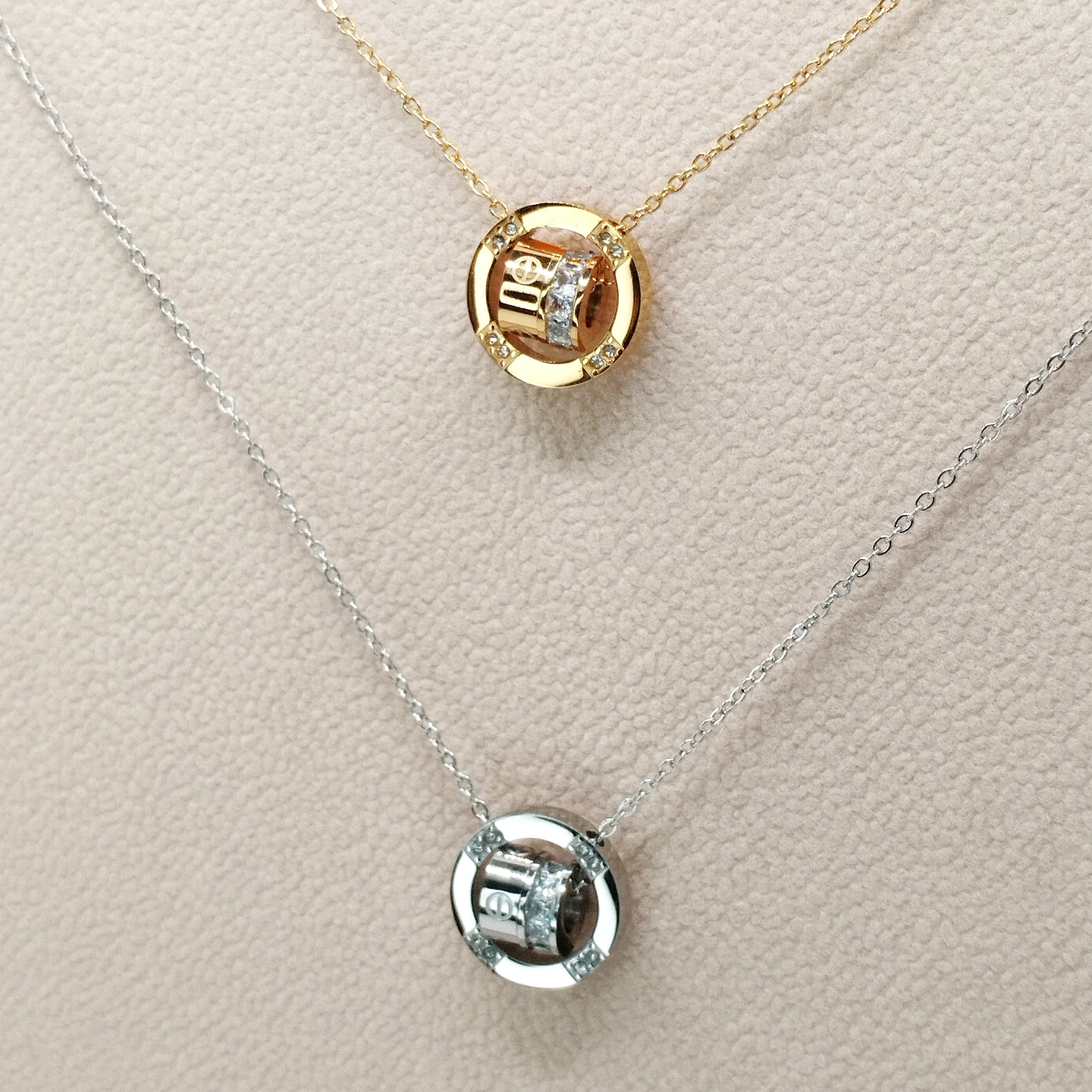 Κολιέ με στρογγυλό στοιχείο