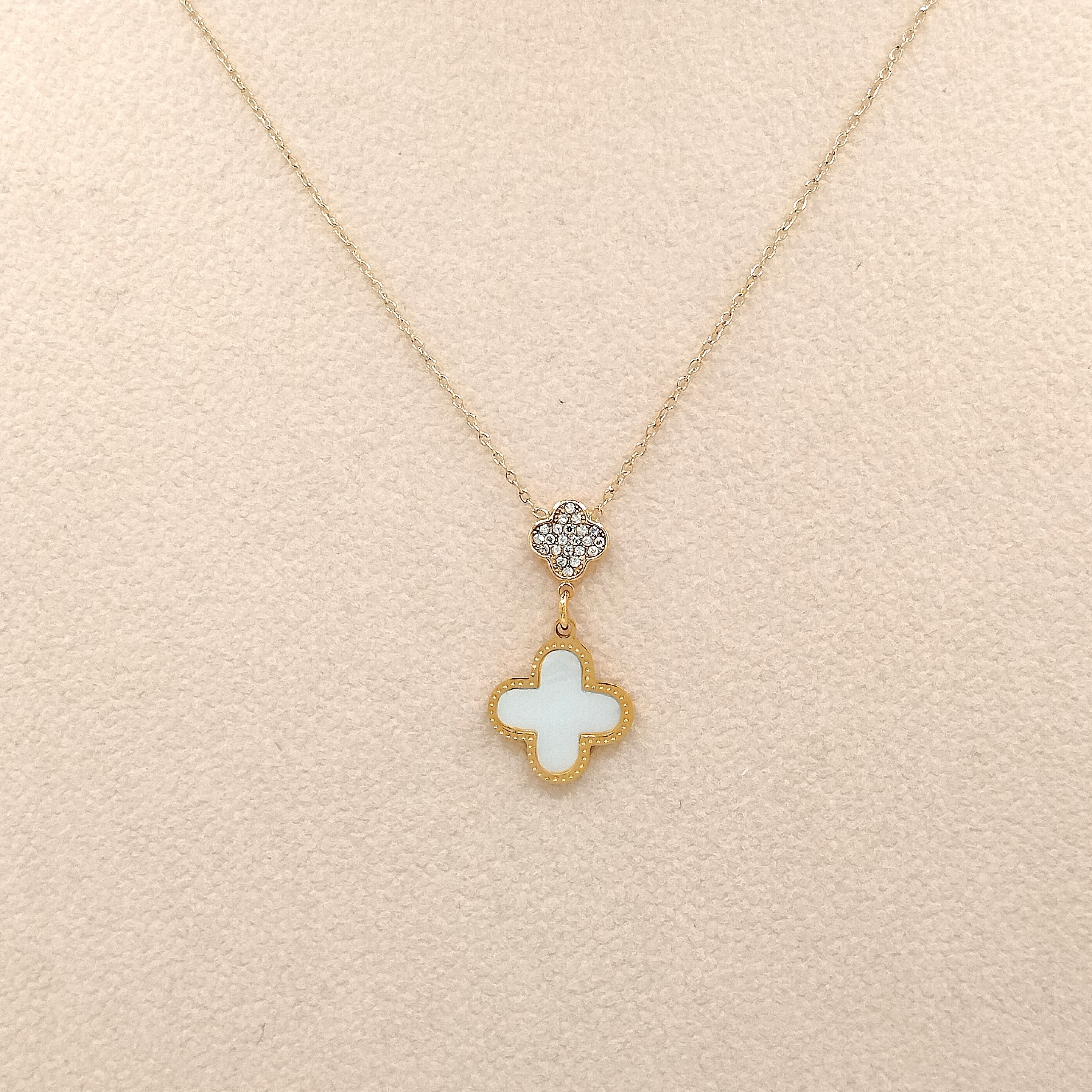 Κολιέ σταυρός λευκός με διαμαντάκια