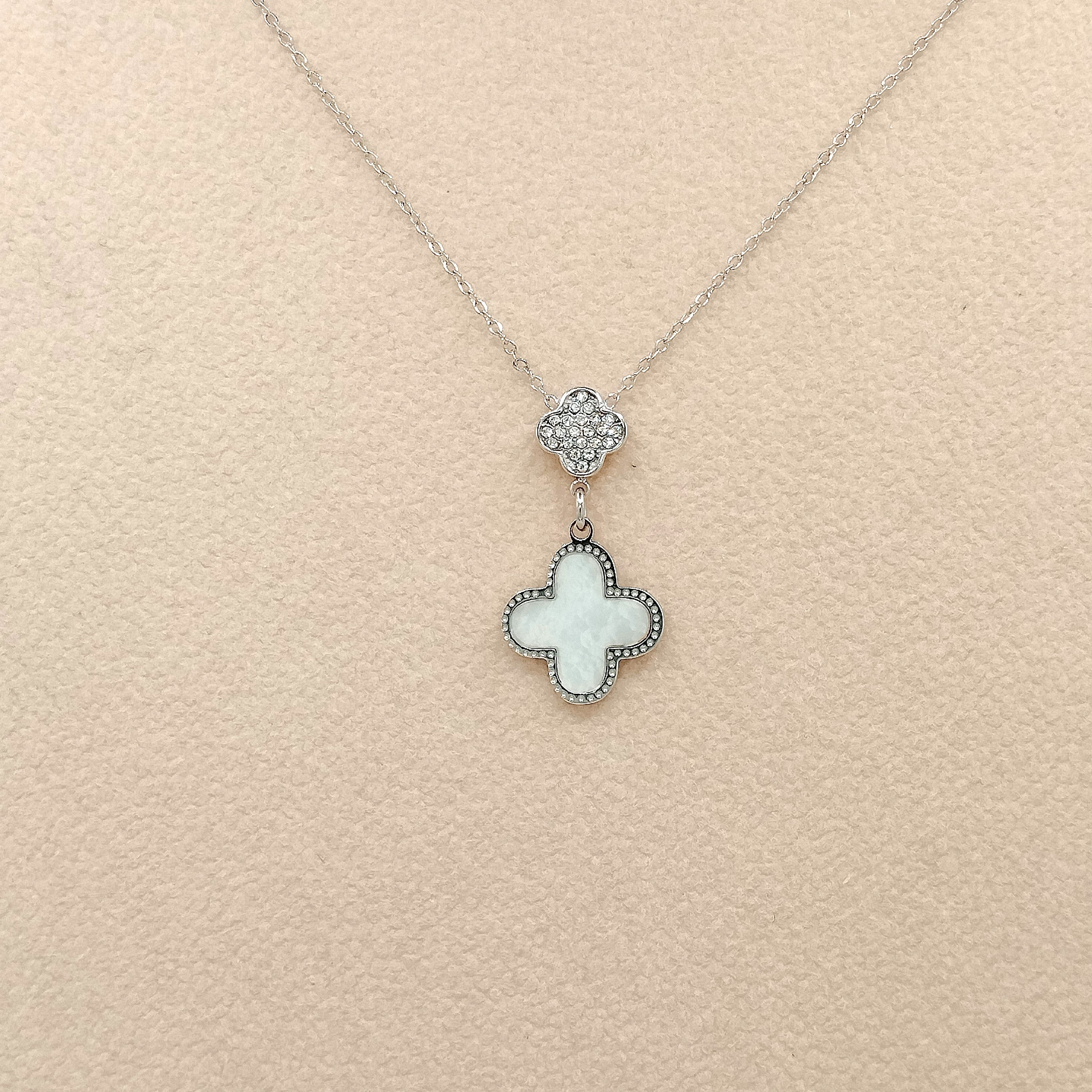 Κολιέ σταυρός λευκός με διαμαντάκια