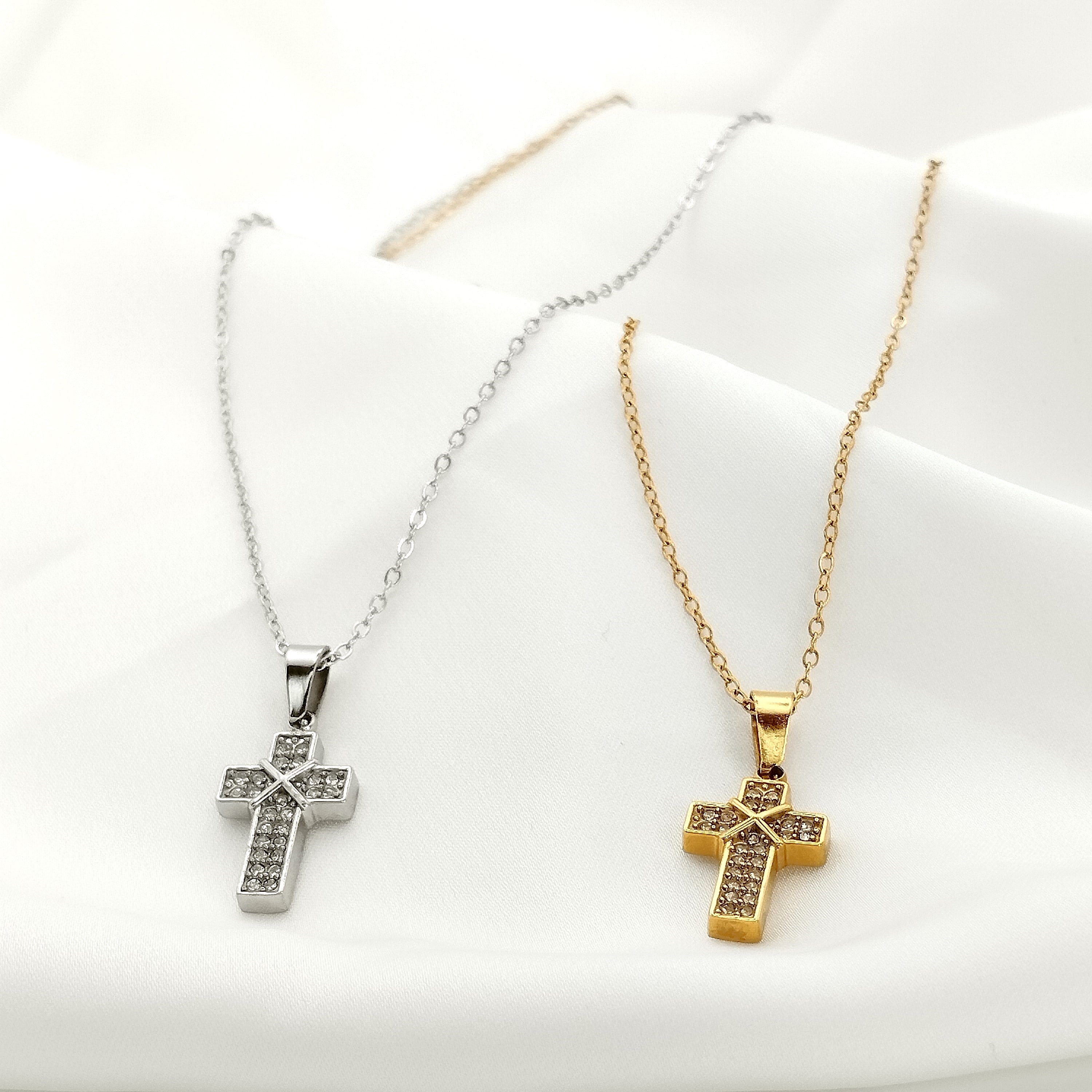 Κολιέ με σταυρό μικρό