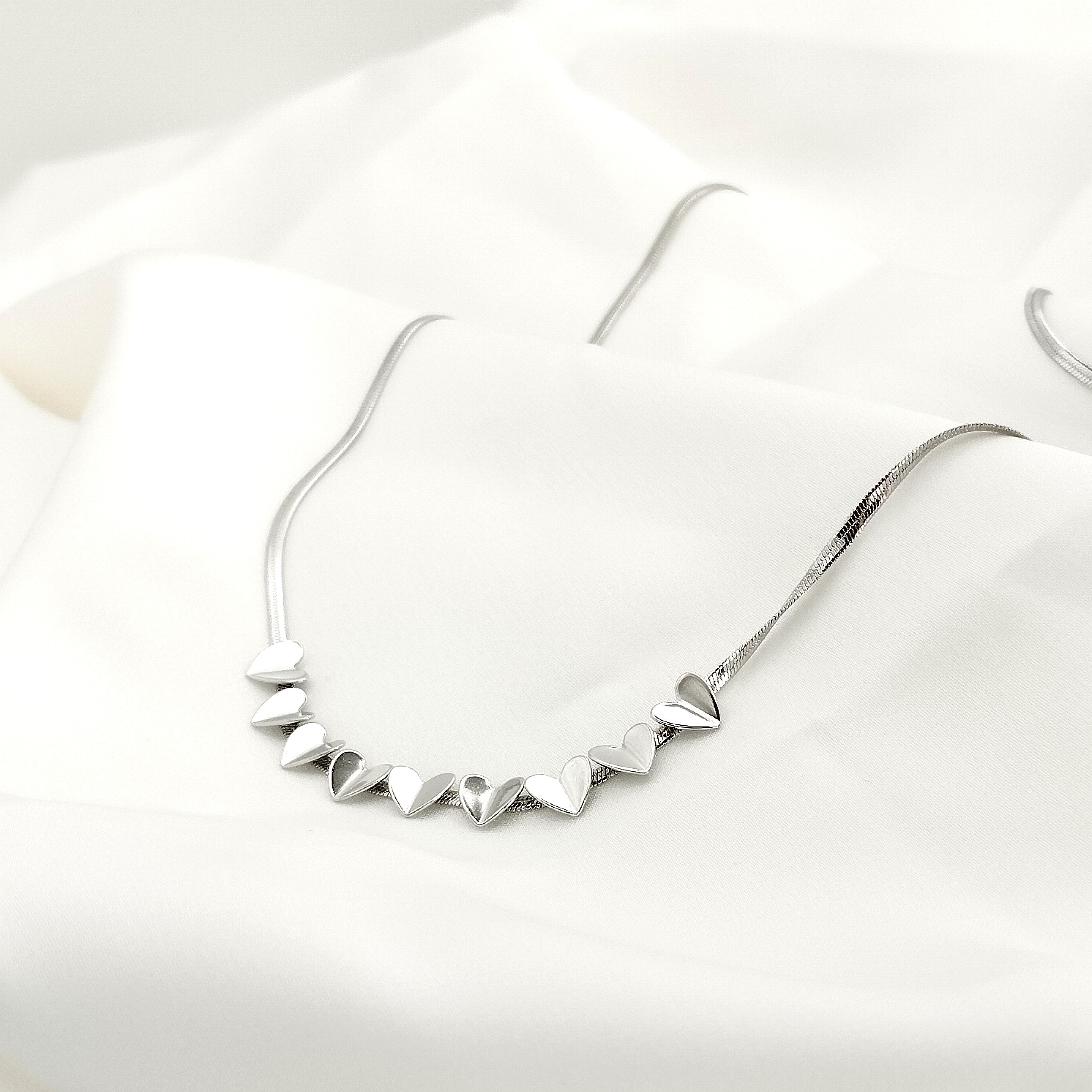 Κολιέ φίδι με καρδιές