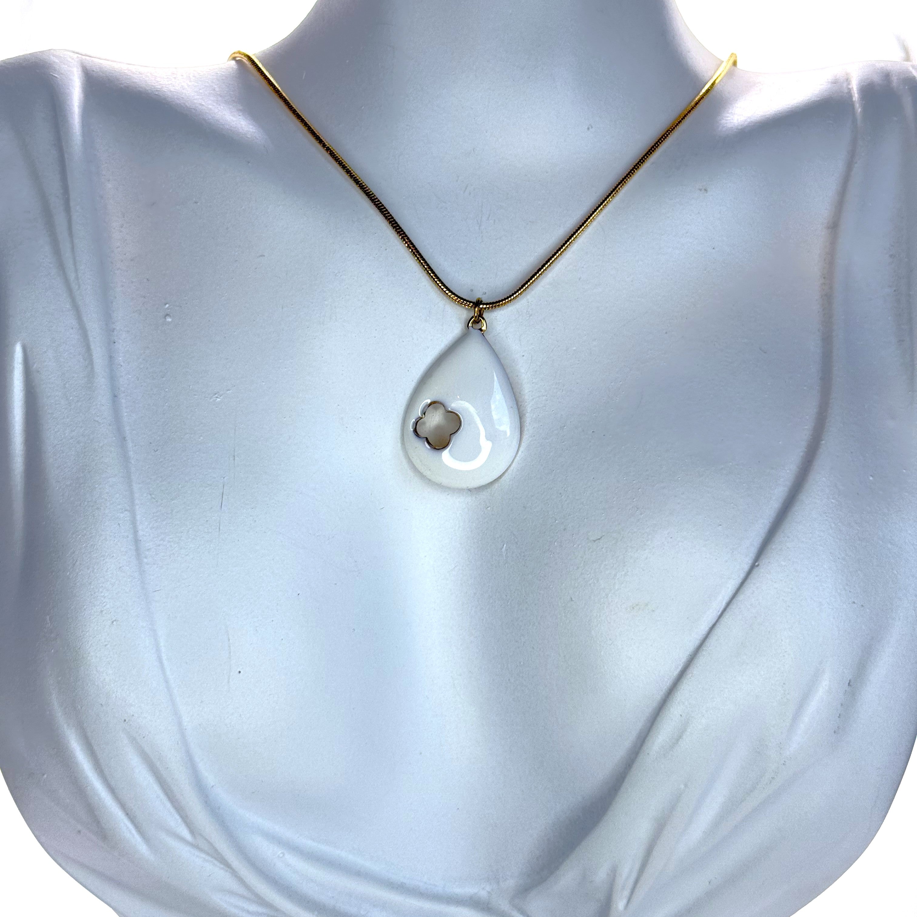 Κολιέ Οβάλ Στοιχείο Πολυτελείας