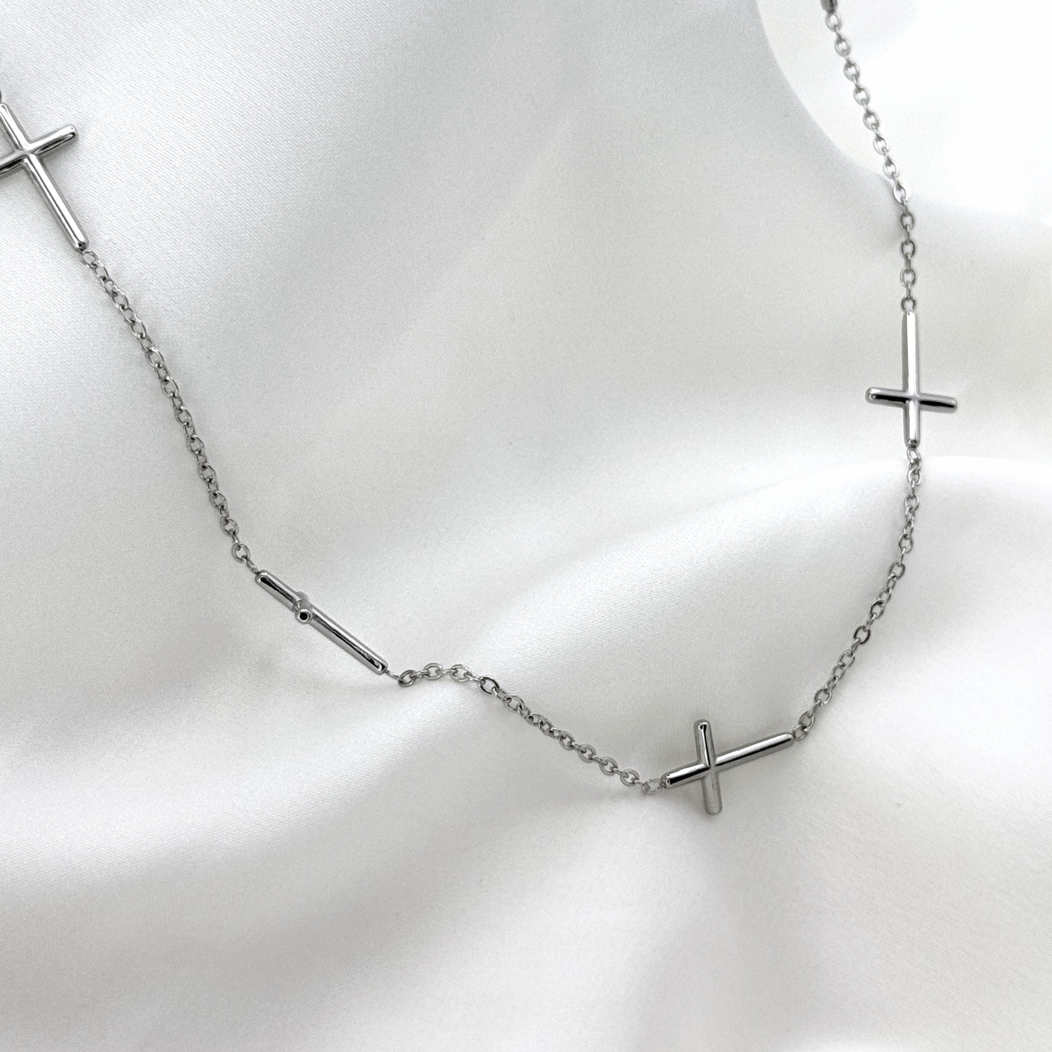 Κολιέ Ατσάλινο Layering Με Διακριτικά Στοιχεία Σταυρού