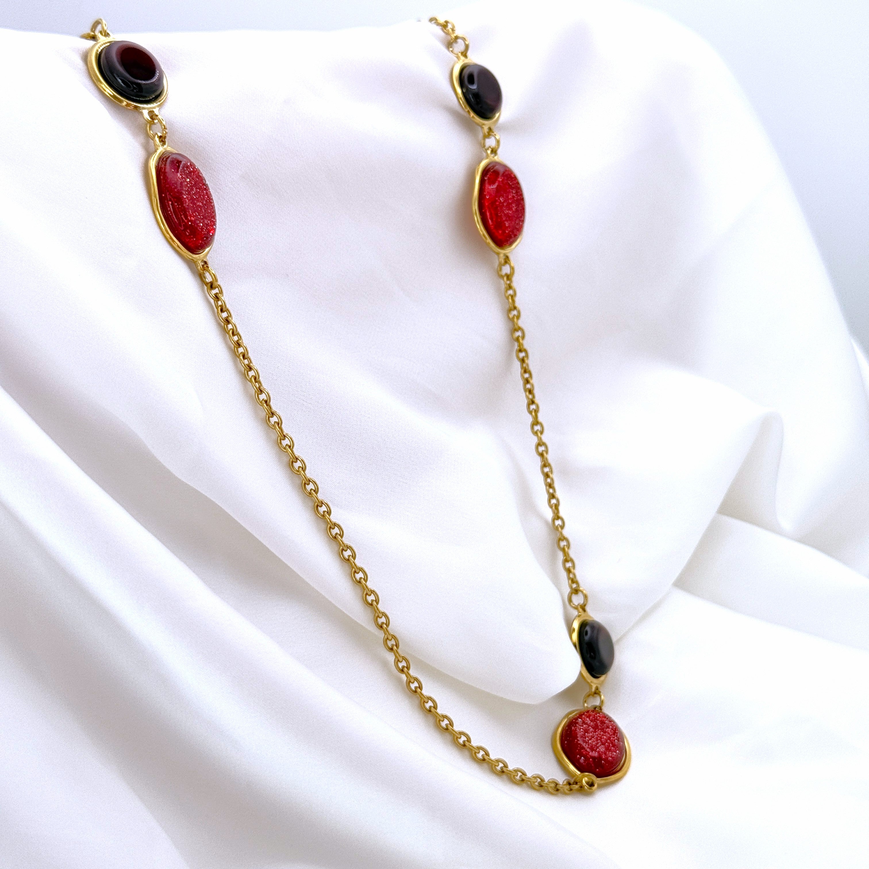 Κολιέ Ατσάλινο Γραβάτα Με Κόκκινο Glitter Και Μαύρο Σμάλτο