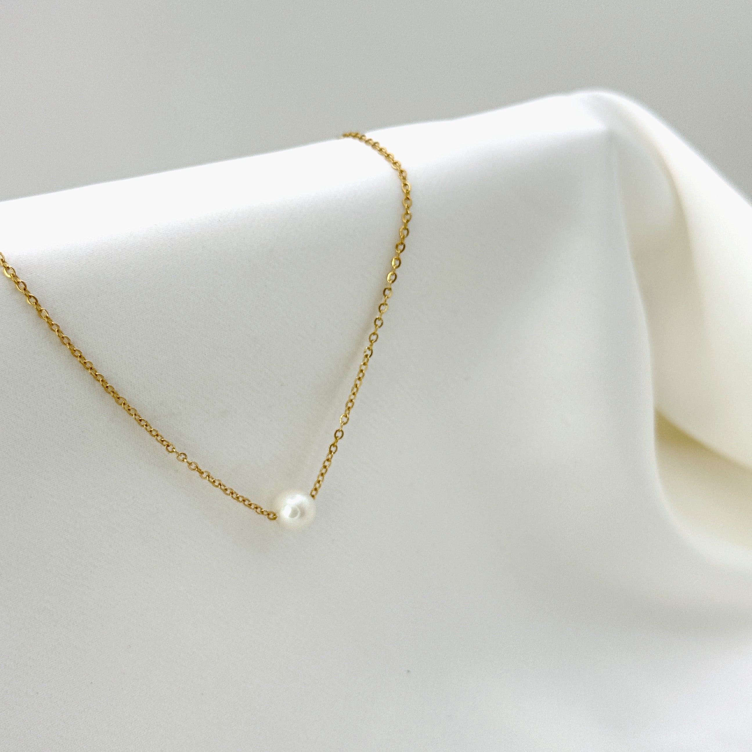 Minimal Κολιέ Με Μία Μικρή Λευκή Πέρλα