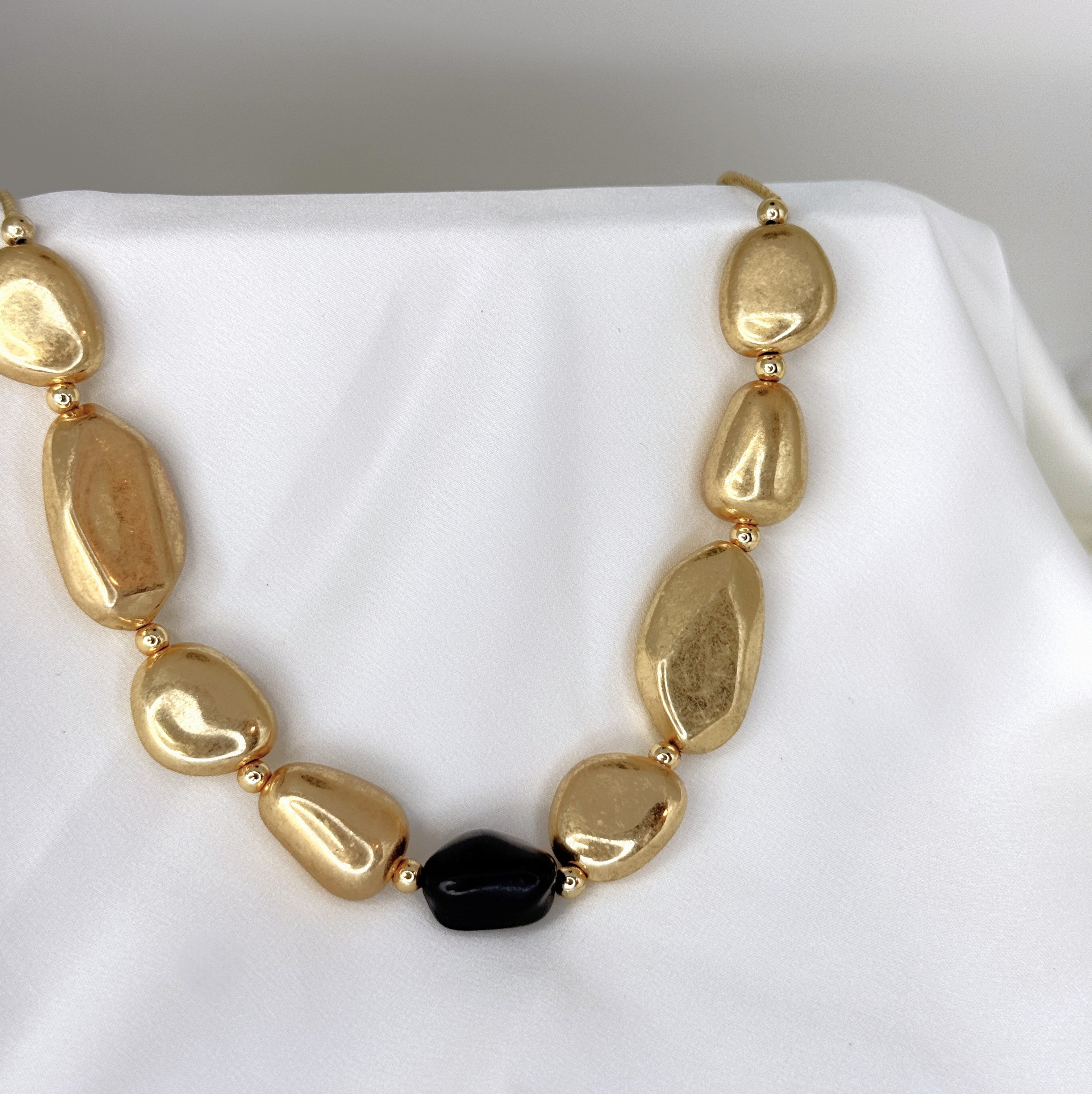 Statement Κολιέ Με Οργανικά Στοιχεία Και Κεντρική Πέτρα Howlite