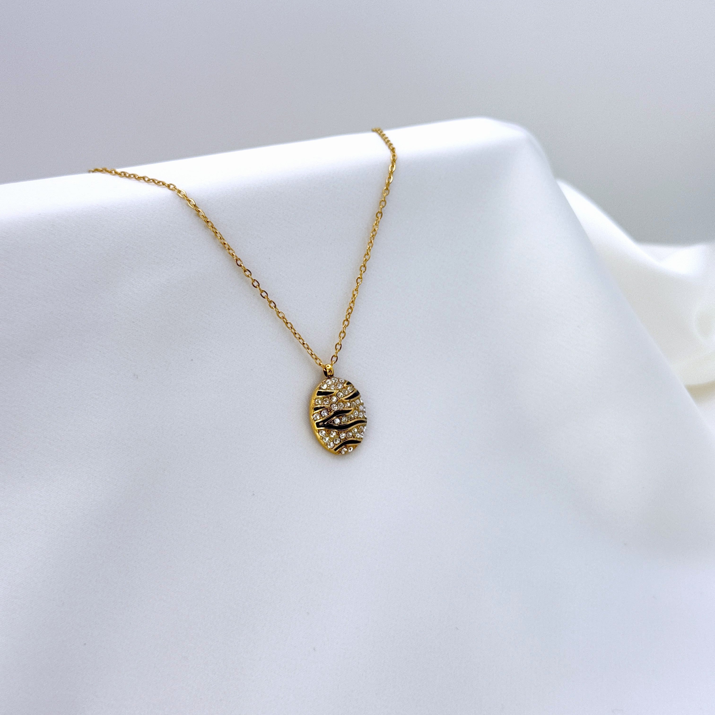 Κολιέ "Zebra Luxe" Με Οβάλ Μενταγιόν Από Κρύσταλλα Και Μαύρο Σμάλτο