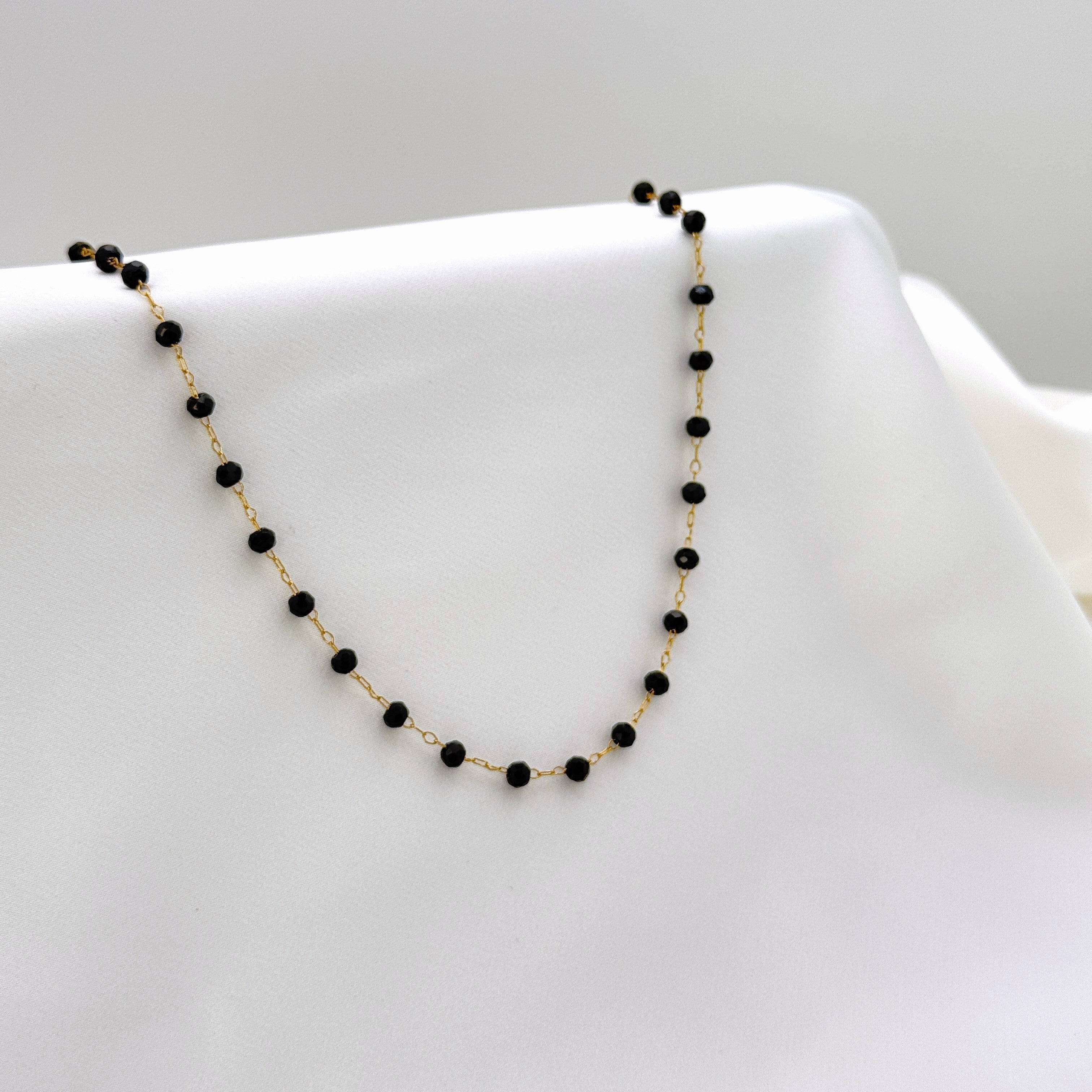 Κολιέ Με Μαύρες Χάντρες Ροζάριο Σε Λεπτή Αλυσίδα