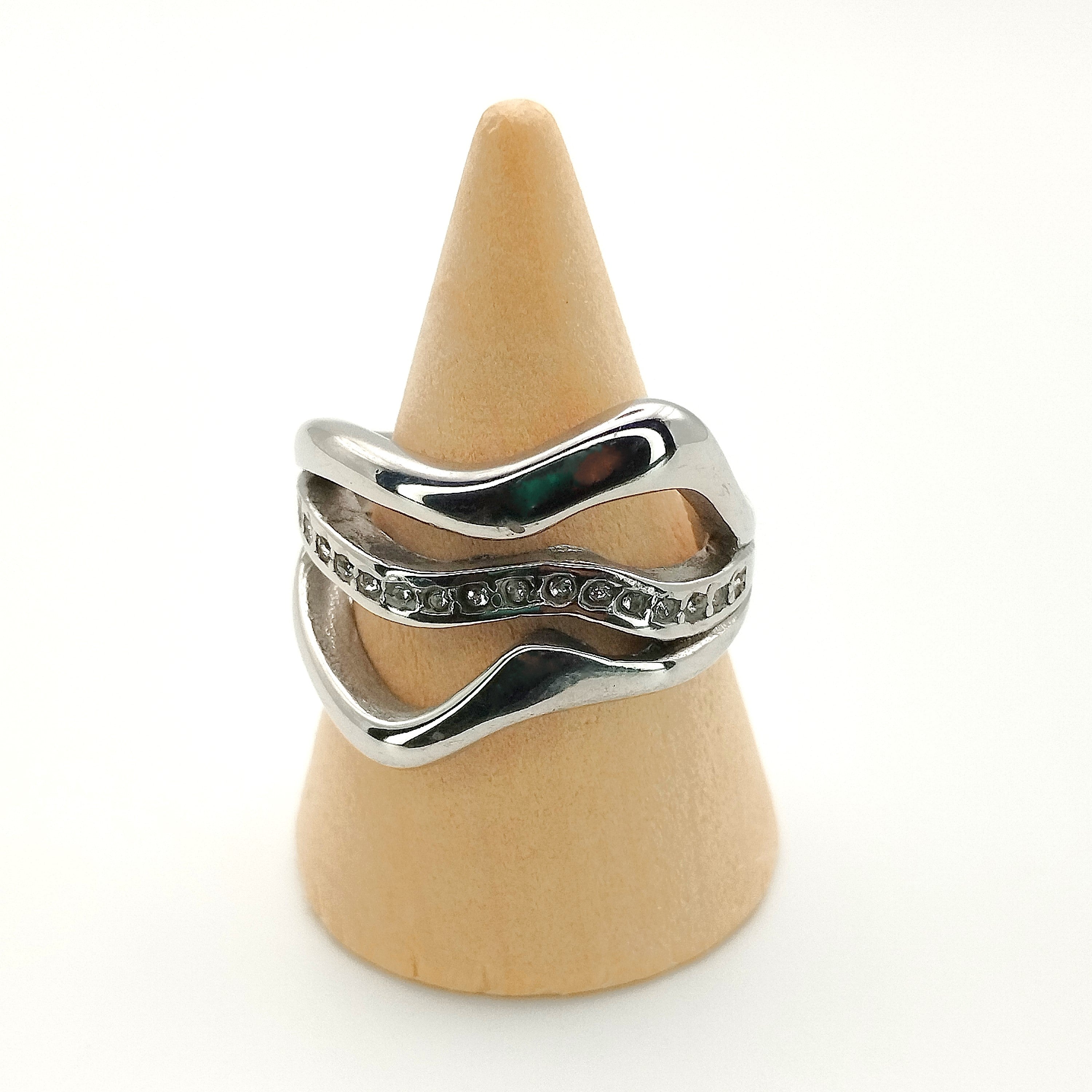 Δαχτυλίδι σφυρήλατο ασύμμετρο με διαμαντάκια