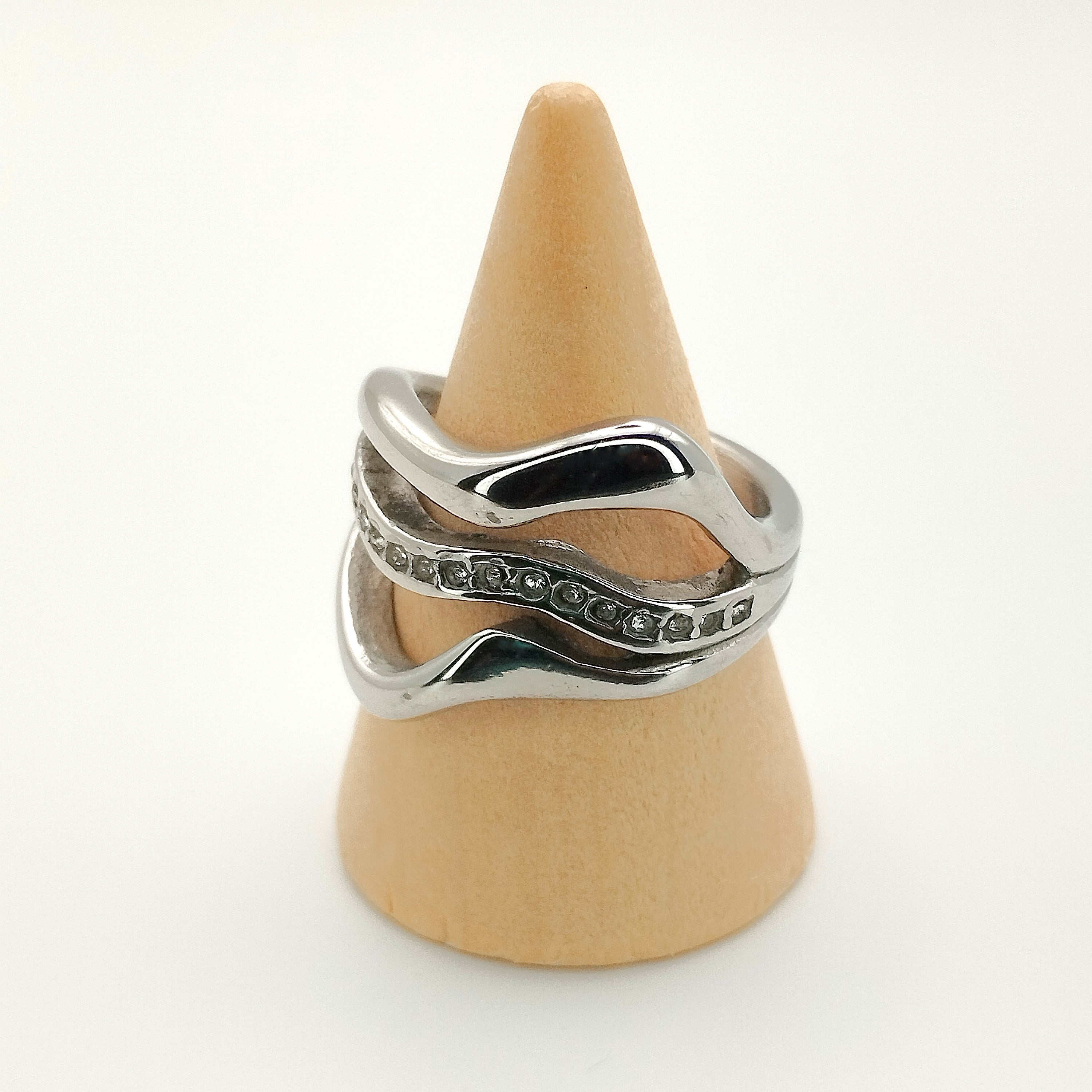 Δαχτυλίδι σφυρήλατο ασύμμετρο με διαμαντάκια