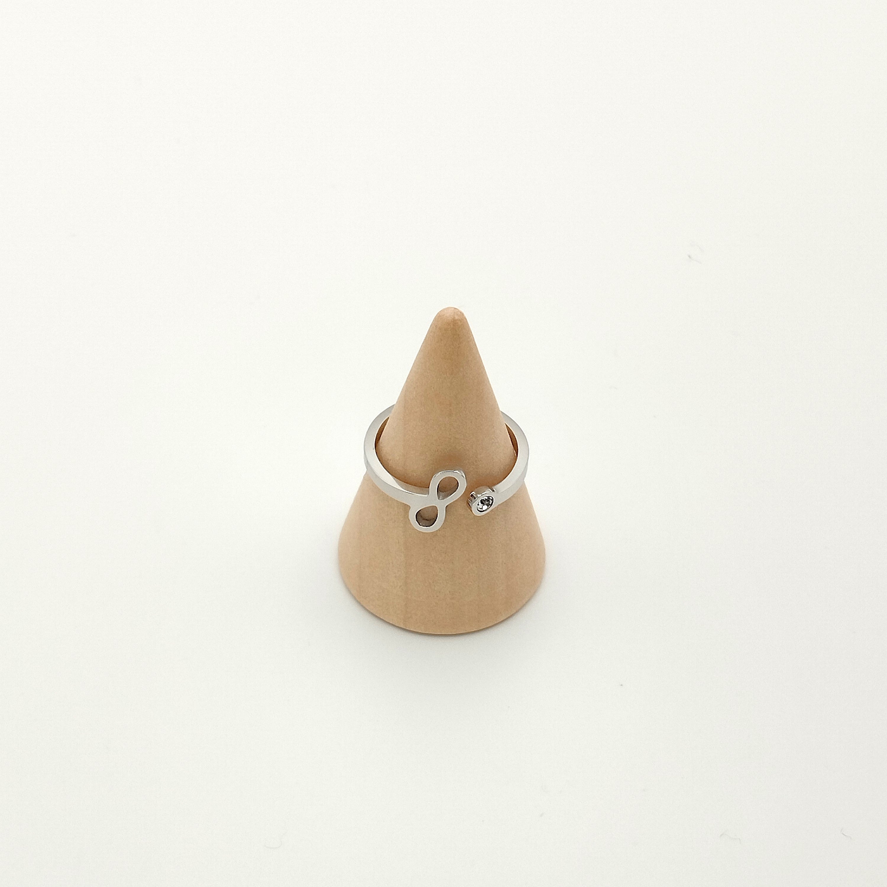 Σεβαλιέ δαχτυλίδι άπειρο με διαμαντάκι