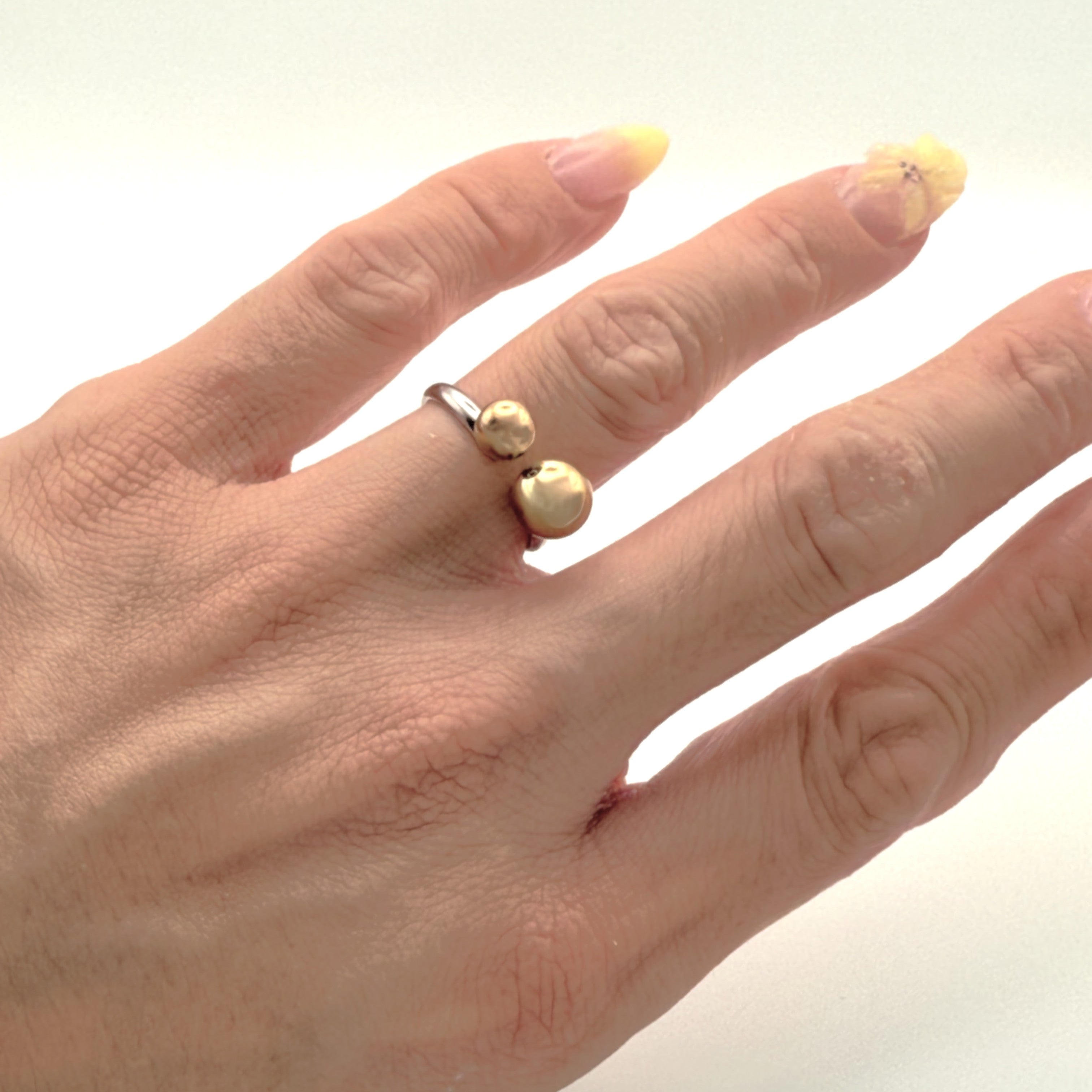 Δαχτυλίδι Δίχρωμο Με Μπαλίτσες