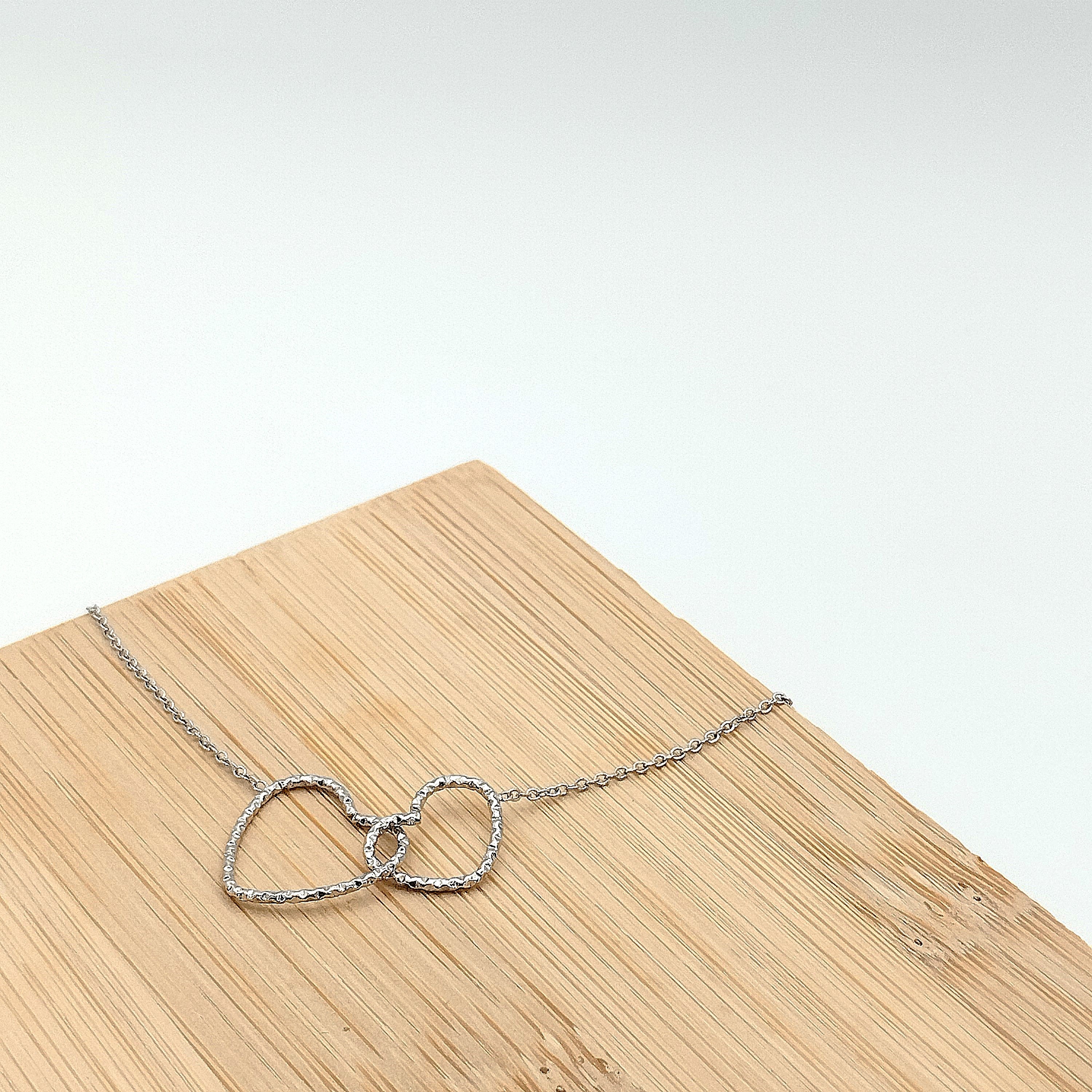 Βραχιόλι minimal με καρδιές Ασημί