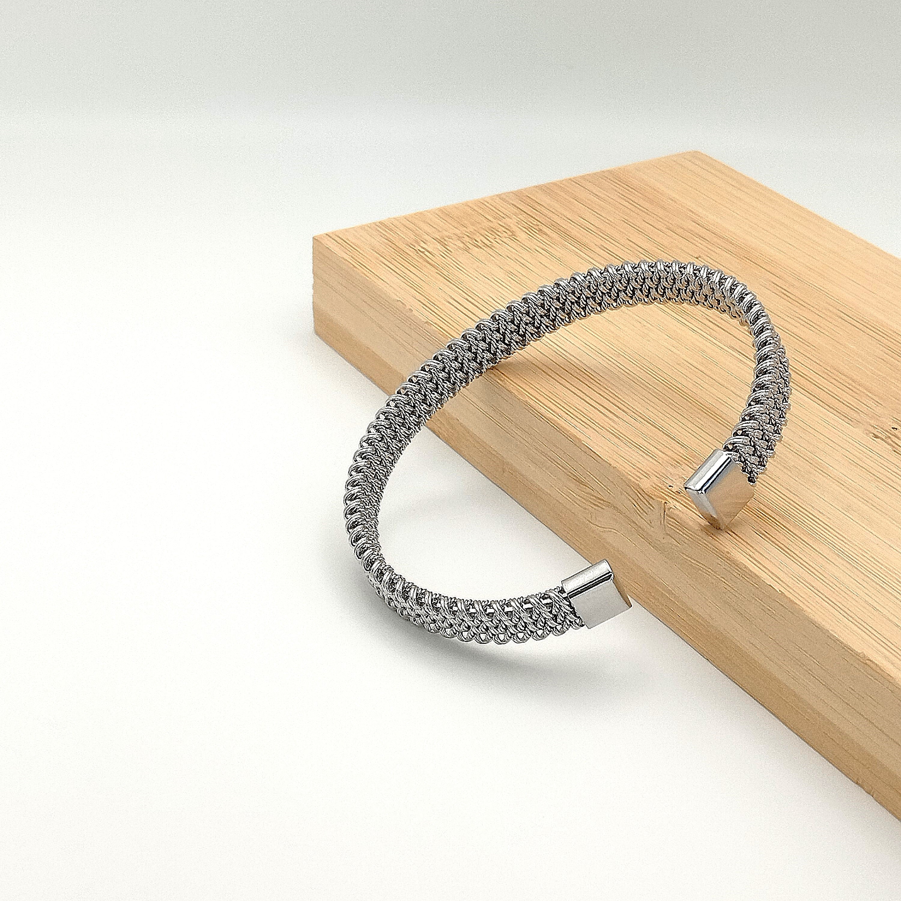 Χειροπέδα πλεκτή
Ασημί