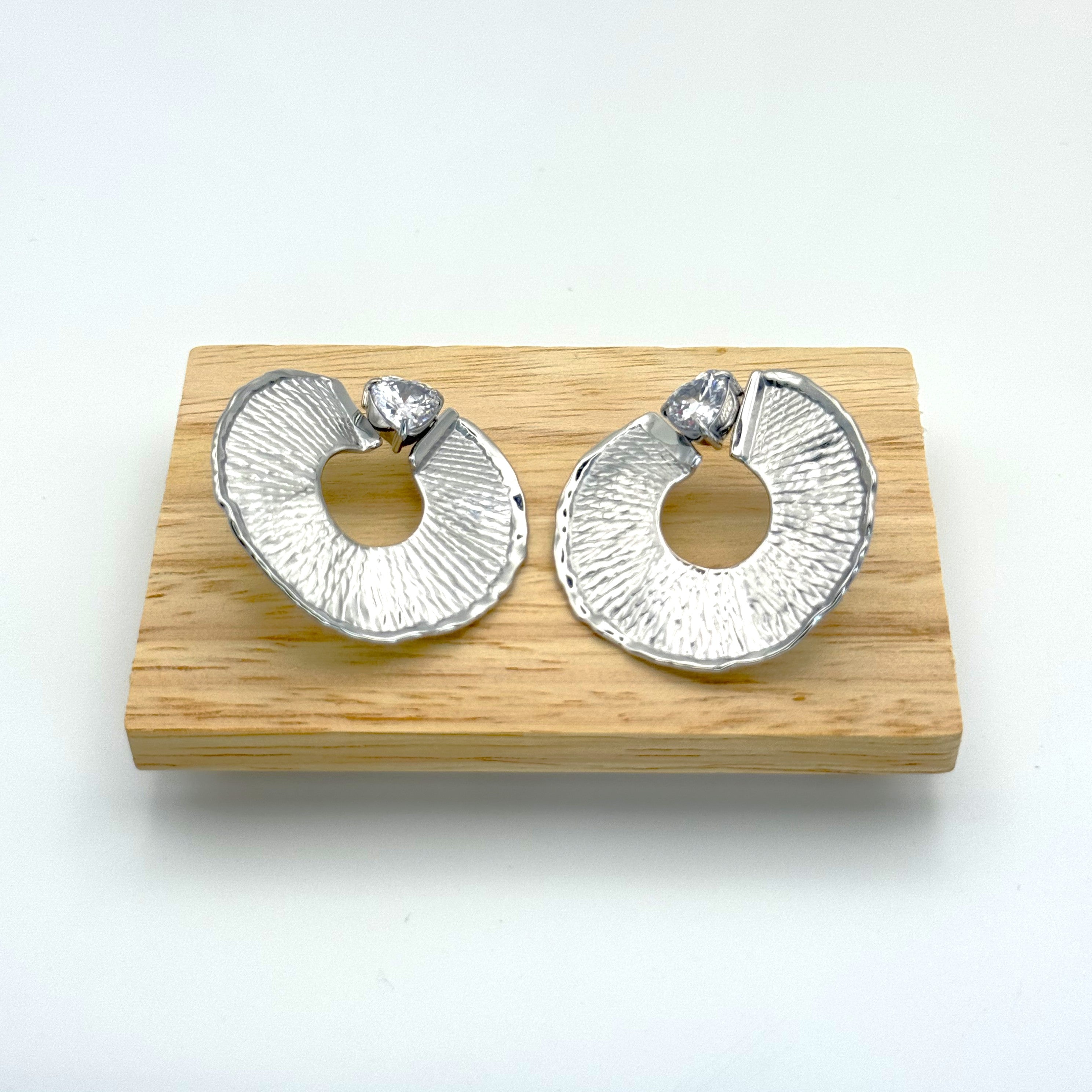 Σκουλαρίκια Πλακέ Με Διαμαντάκια